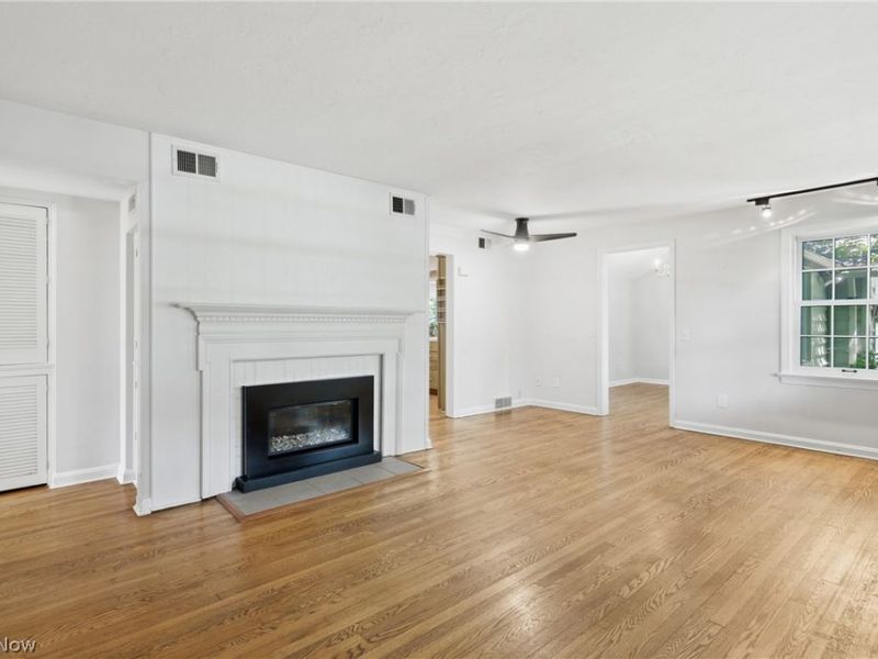 30210 Wolf Road , Bay Village, OH 44140 Photo 8