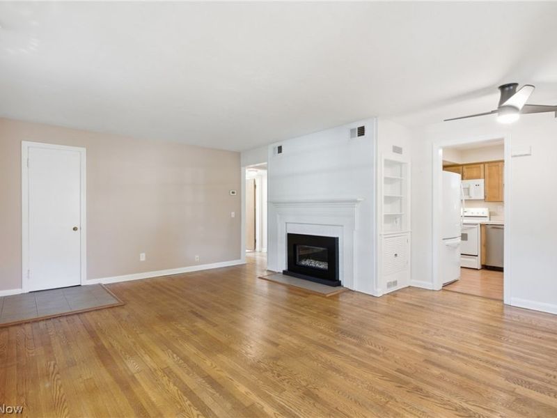 30210 Wolf Road , Bay Village, OH 44140 Photo 9
