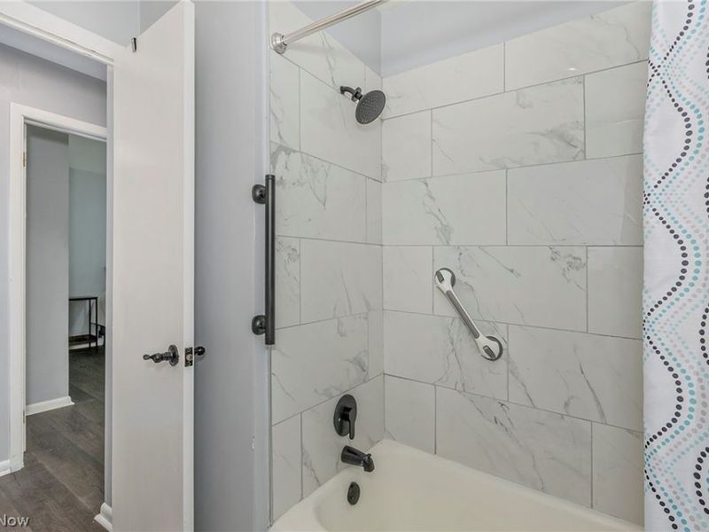 4932 S Sedgewick Road , Lyndhurst, OH 44124 Photo 18