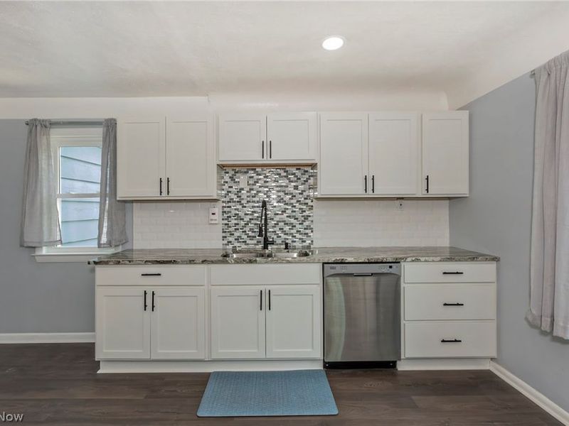 4932 S Sedgewick Road , Lyndhurst, OH 44124 Photo 5