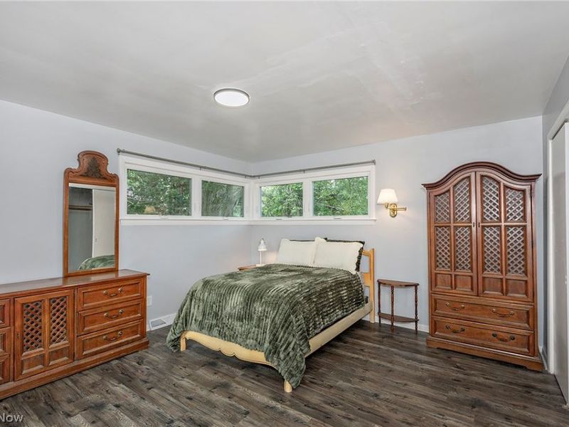 4932 S Sedgewick Road , Lyndhurst, OH 44124 Photo 9