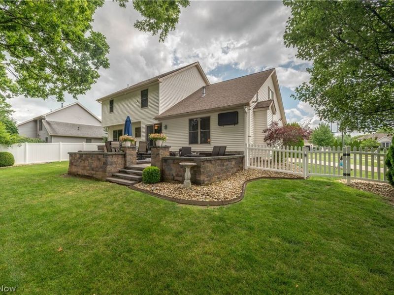 55 Willow Bend Drive, Canfield, OH 44406 Photo 2