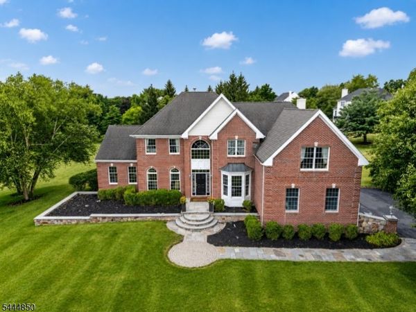 4 Riverview Ct, Raritan, NJ 08551
