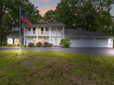 111 Treeland Circle, Syracuse, NY 13219