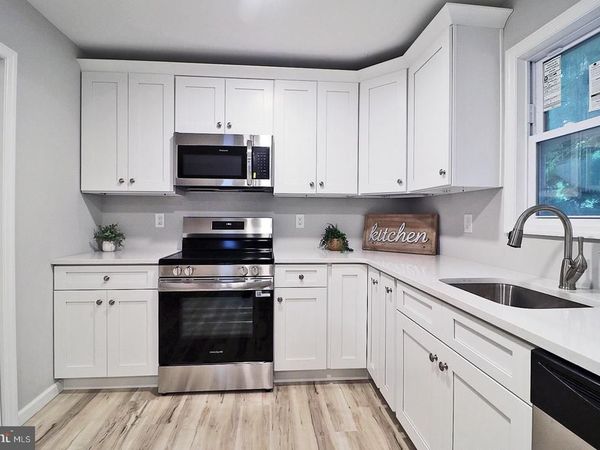 11 POMONA DRIVE, BARNEGAT, NJ 08005