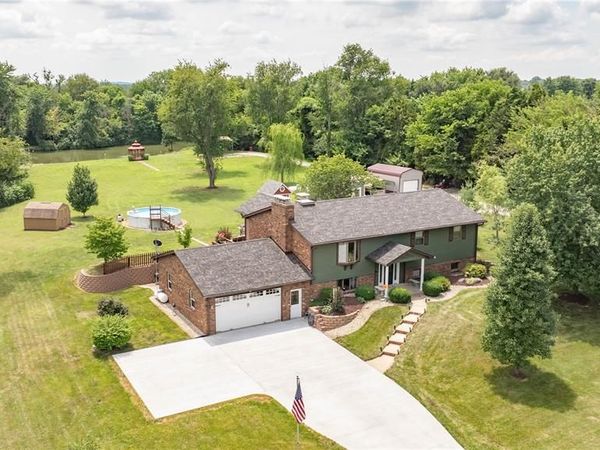 26195 Airport Road, Dow, IL 62022