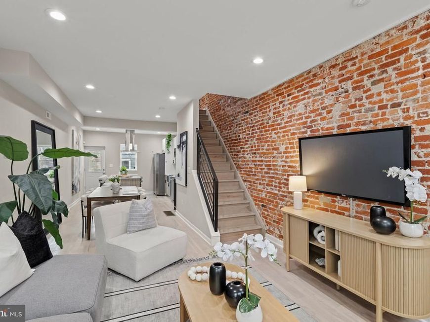 1416 N Dover Street, Philadelphia, PA 19121 Main Photo