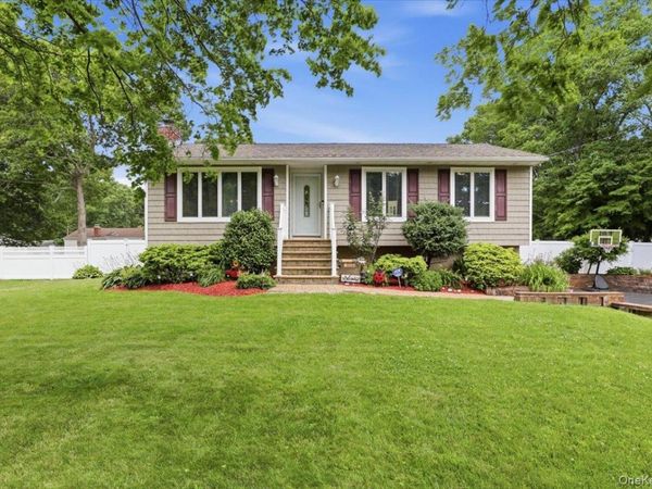 105 Greenhaven Drive , Port Jefferson Station, NY 11776