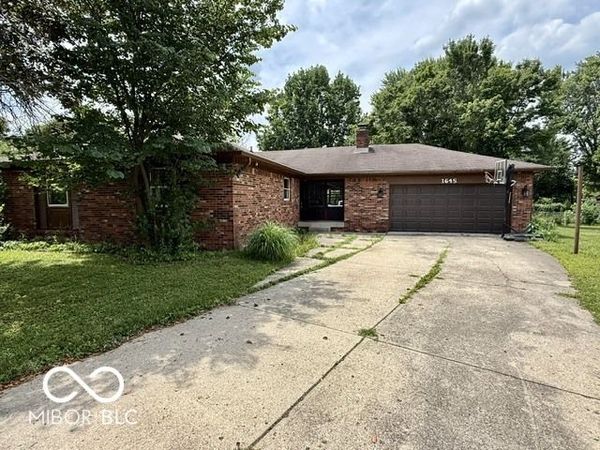1645 Sycamore Drive, Plainfield, IN 46168