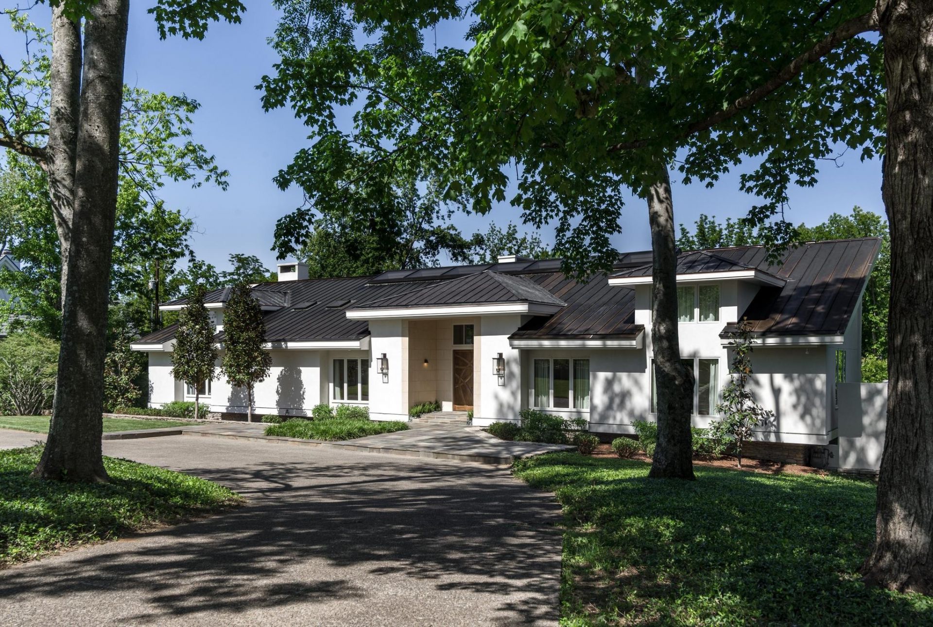 300 Sunnyside Dr, Nashville, TN 37205 Main Photo