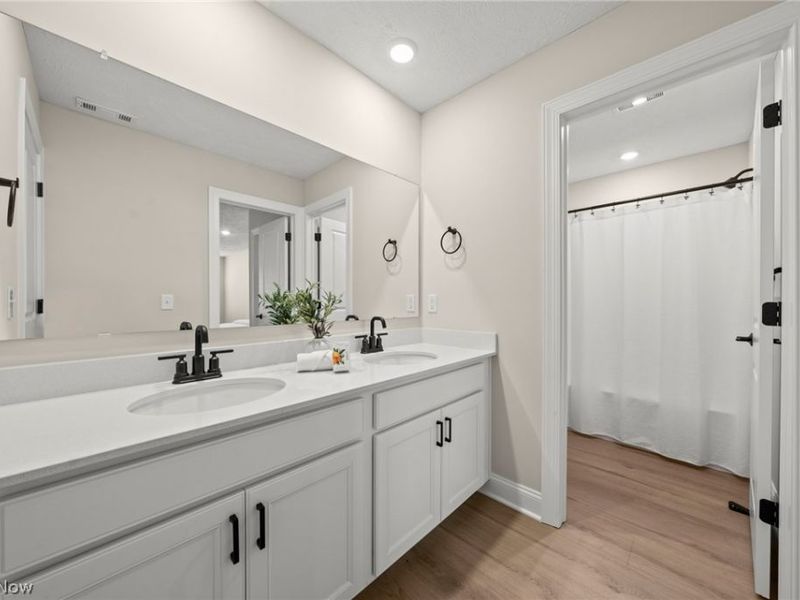 160 Lake Balaton, Orange, OH 44128 Photo 32