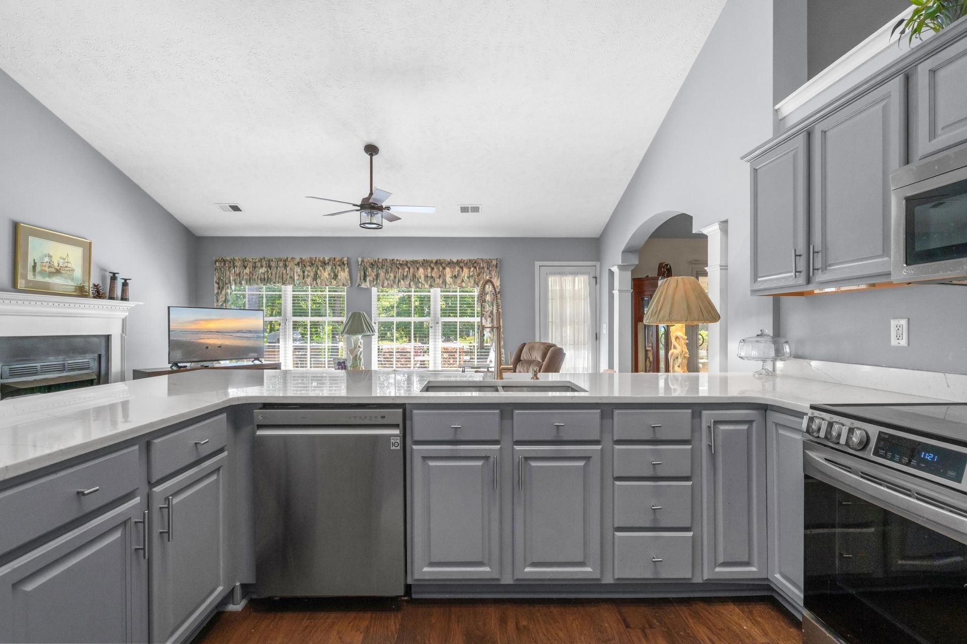 2818 Sanctuary Blvd. Photo 11
