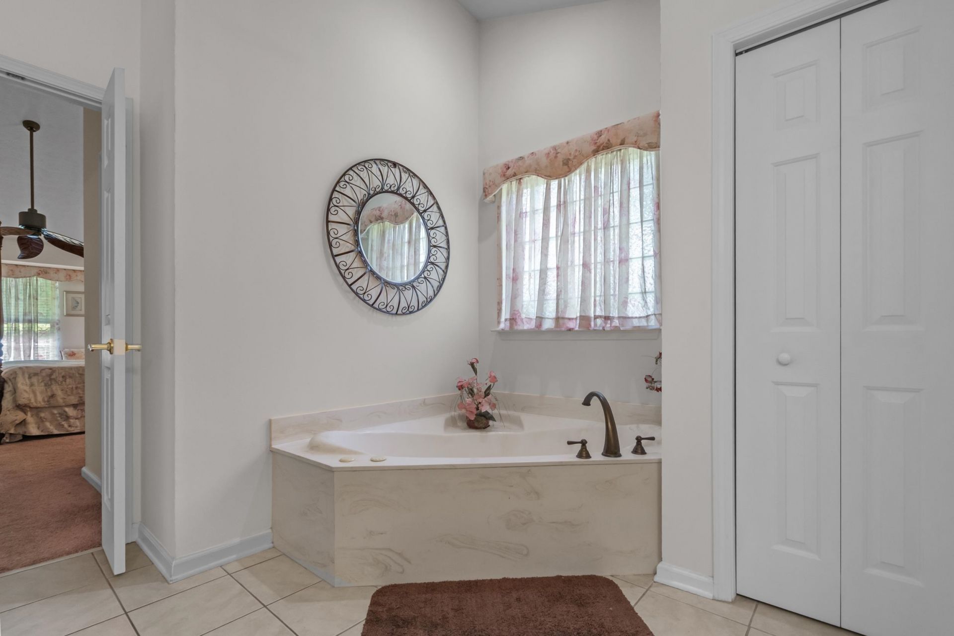 2818 Sanctuary Blvd. Photo 23