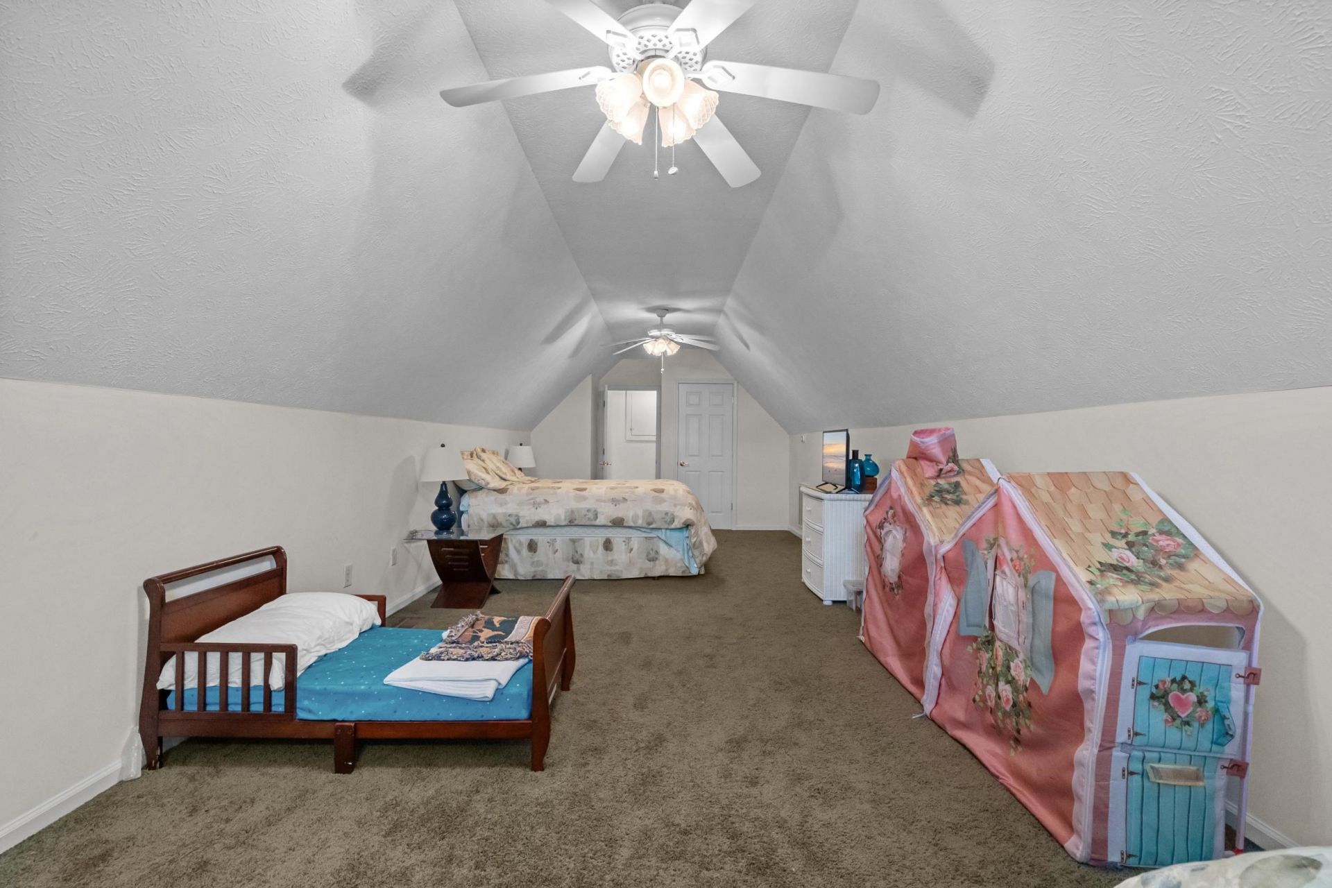 2818 Sanctuary Blvd. Photo 29