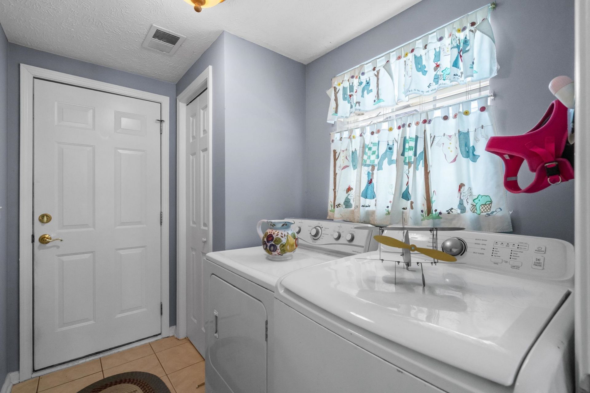 2818 Sanctuary Blvd. Photo 31