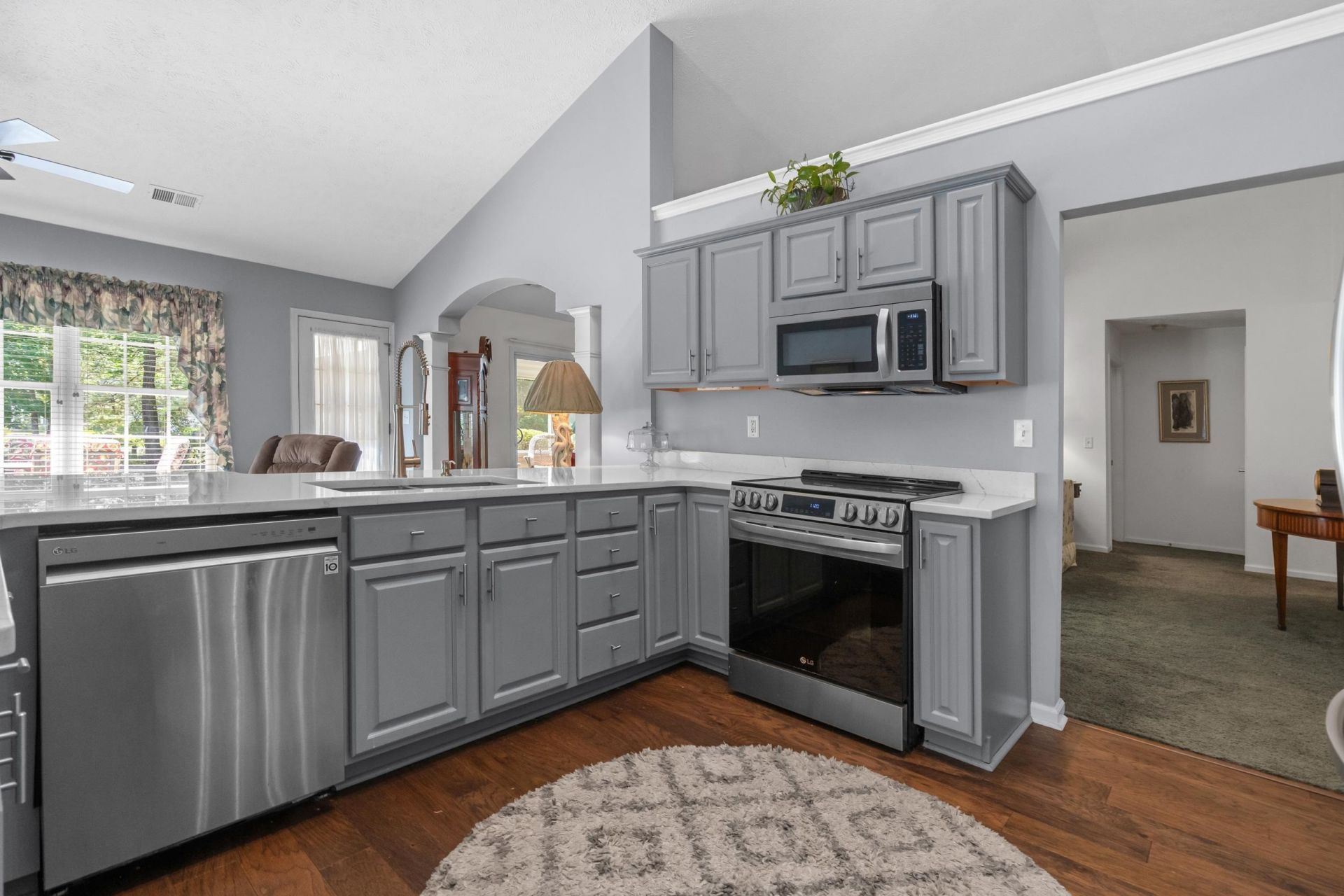 2818 Sanctuary Blvd. Photo 9