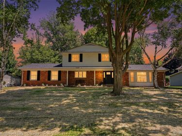 4301 Macqueen Drive, West Bloomfield Township, Mi 48323