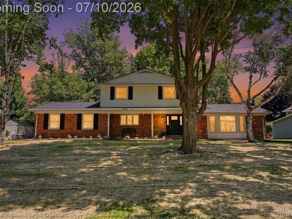 4301 Macqueen Drive, West Bloomfield Twp, MI 48323