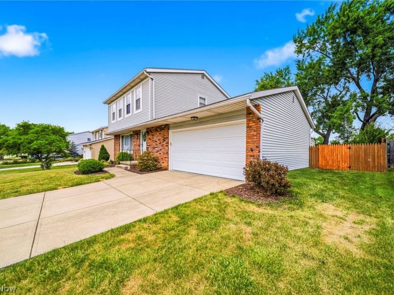 8354 Newcomb Drive , Parma, OH 44129 Photo 2