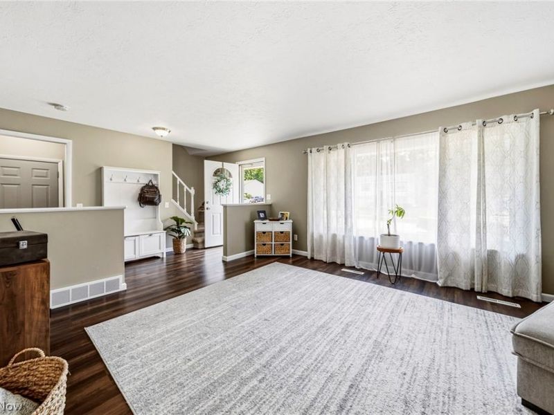 8354 Newcomb Drive , Parma, OH 44129 Photo 8