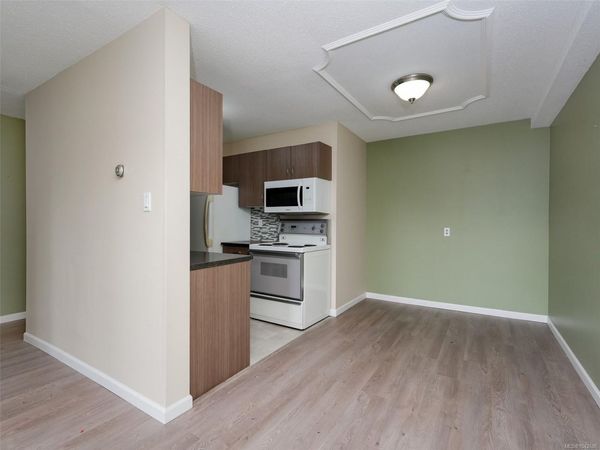 1680 Poplar Ave, Unit #120, Saanich, BC V8P 4K7