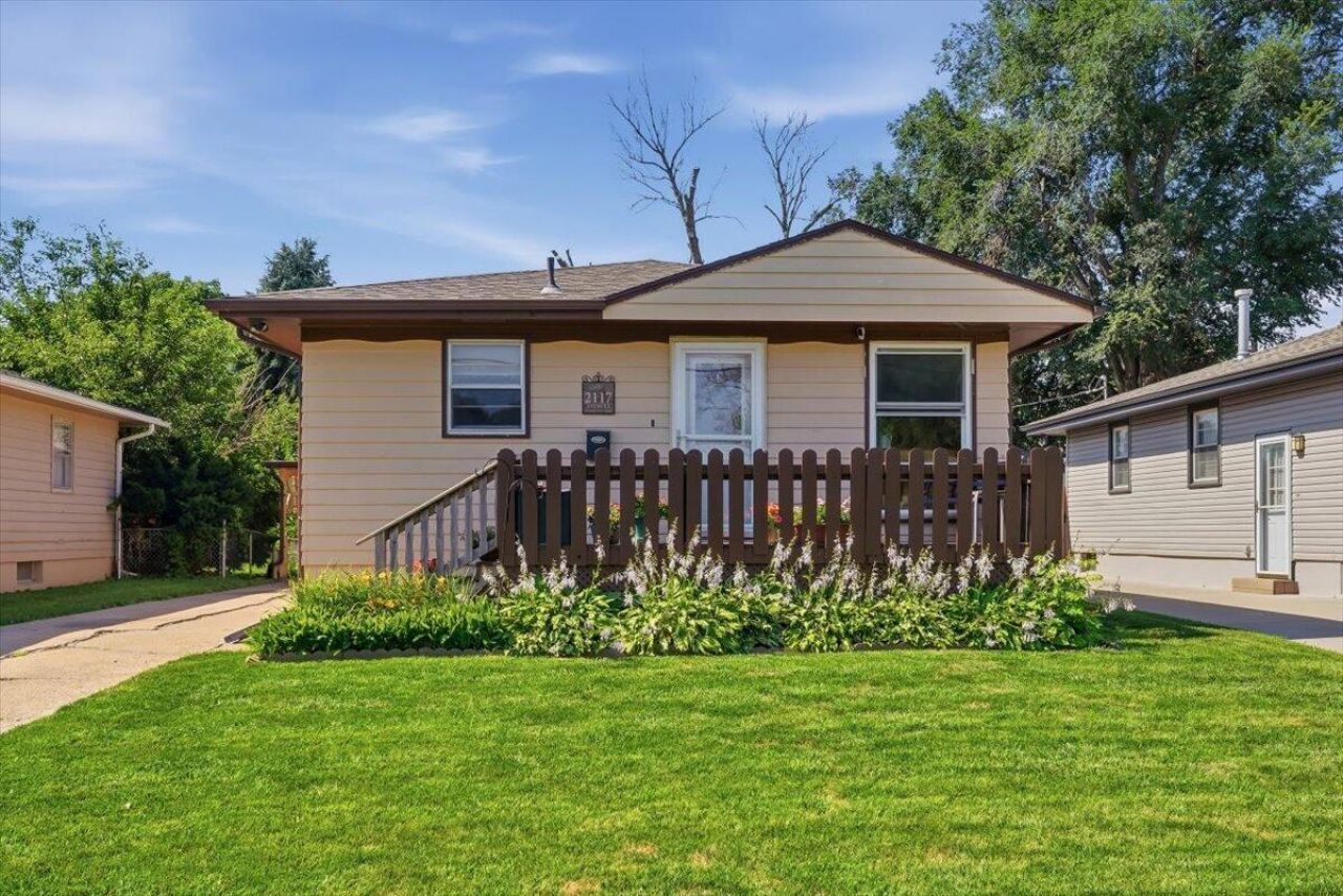 2117 Avenue L, Council Bluffs, IA 51501 Main Photo
