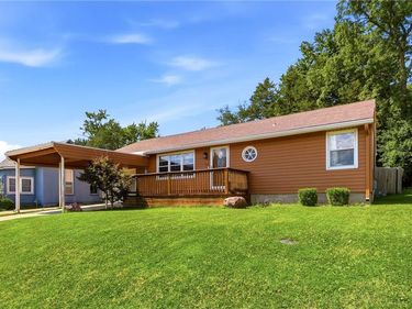304 2nd Street, Smithville, MO 64089