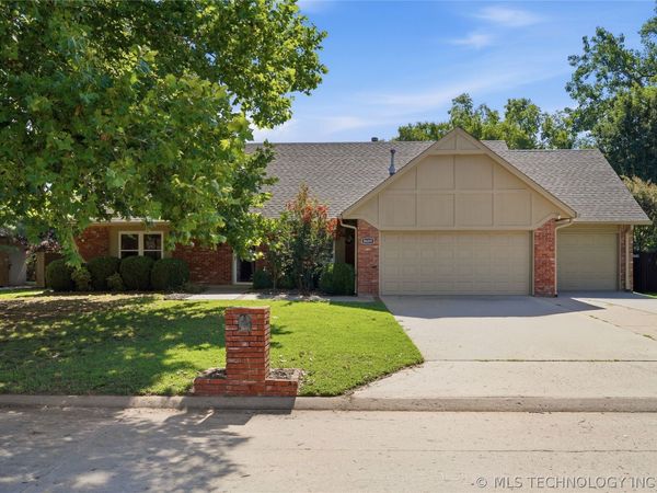 8609 S Fawnwood Court, Broken Arrow, OK 74011