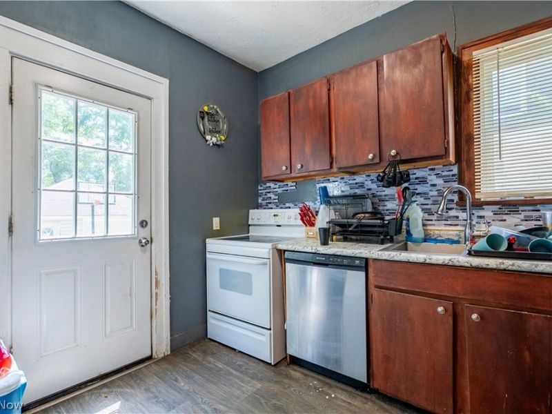190 E Archwood Avenue , Akron, OH 44301 Photo 11