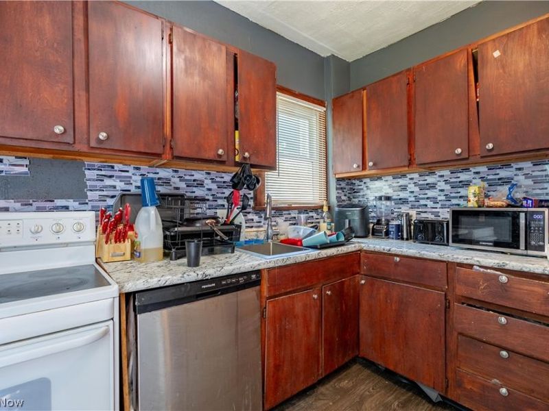 190 E Archwood Avenue , Akron, OH 44301 Photo 12