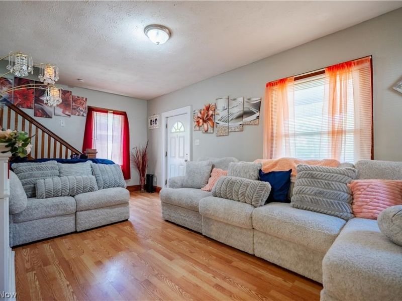 190 E Archwood Avenue , Akron, OH 44301 Photo 6