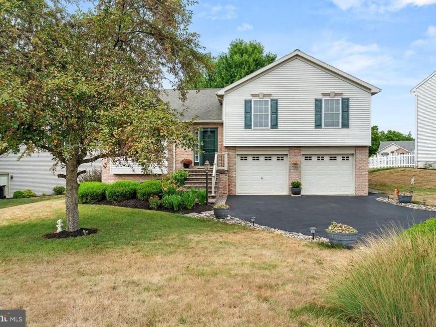 1431 E Maple Street, Palmyra, PA 17078 Main Photo