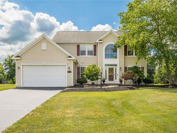 338 Stonefield Lane , Farmington, NY 14425