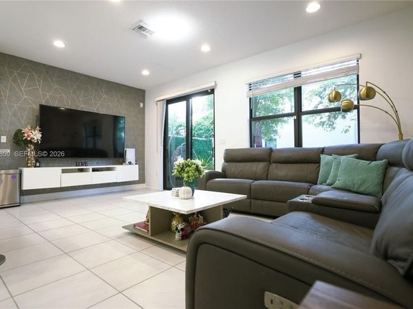 10111 Akenside Dr , Boca Raton, FL 33428