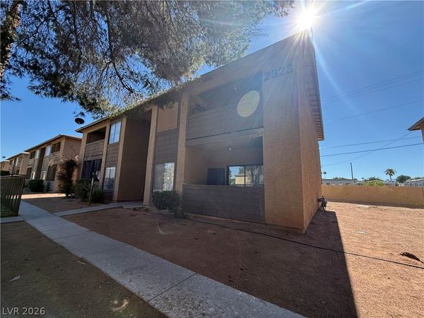 2823 Wheelwright Drive , Las Vegas, NV 89121