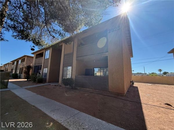 2823 Wheelwright Drive , Las Vegas, NV 89121