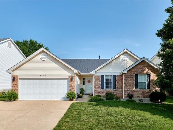 819 Spring Crest Drive, Fenton, MO 63026