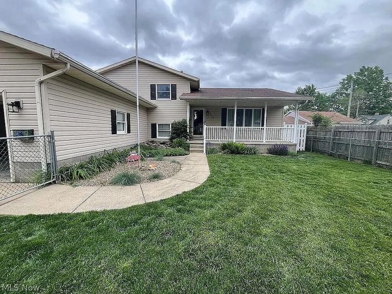 1077 Sutherland Avenue , Akron, OH 44314 Photo 2