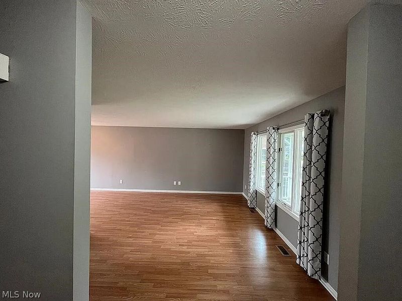 1077 Sutherland Avenue , Akron, OH 44314 Photo 4