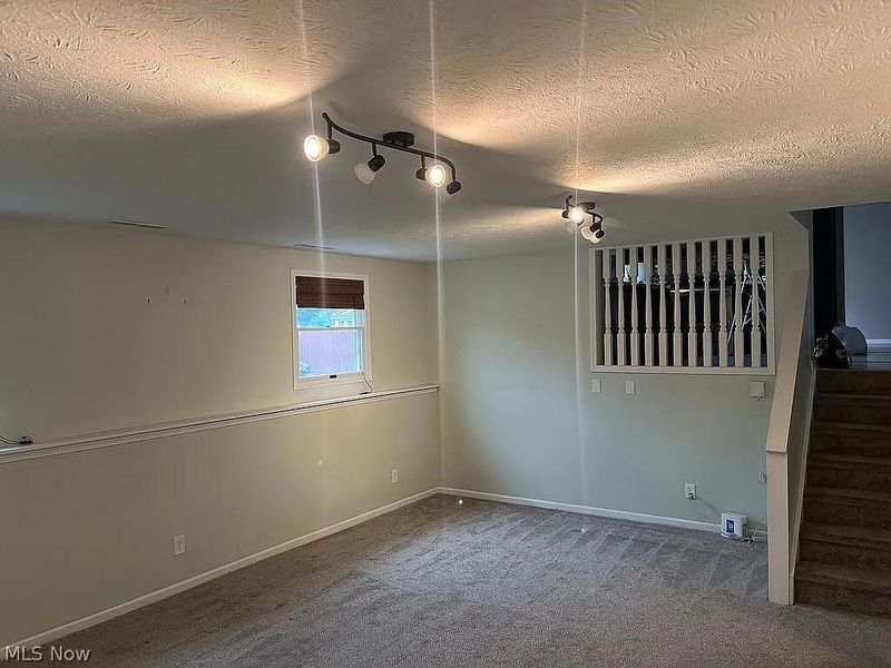 1077 Sutherland Avenue , Akron, OH 44314 Photo 9