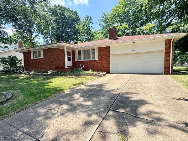 6230 Foxridge Drive , Boardman, OH 44512