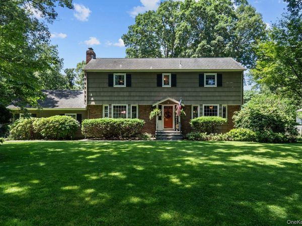 8 Washington Avenue, East Setauket, NY 11733