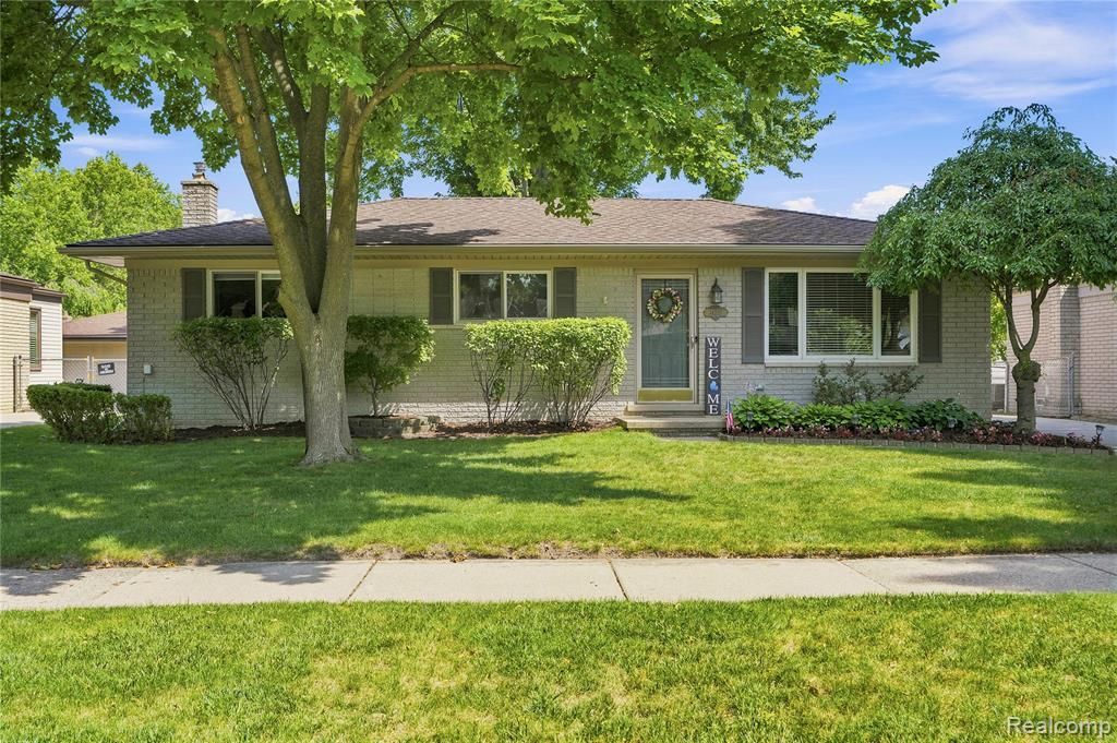 14215 Alpena Drive, Sterling Heights, MI 48313 Main Photo