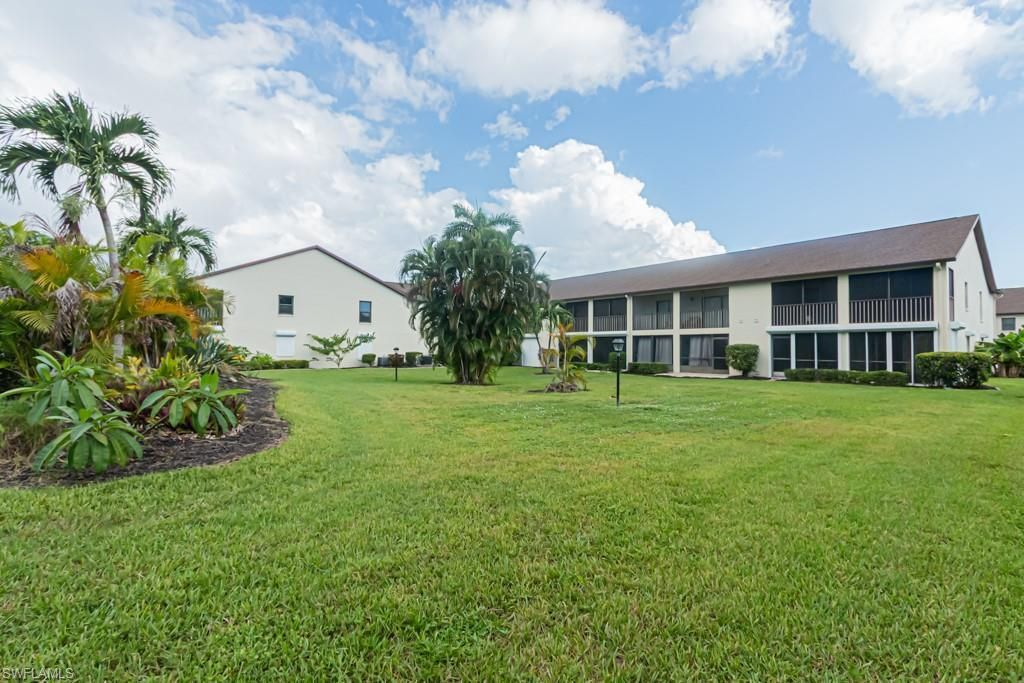 9275 Lake Park Dr, Unit 204, Fort Myers, FL 33919 Photo