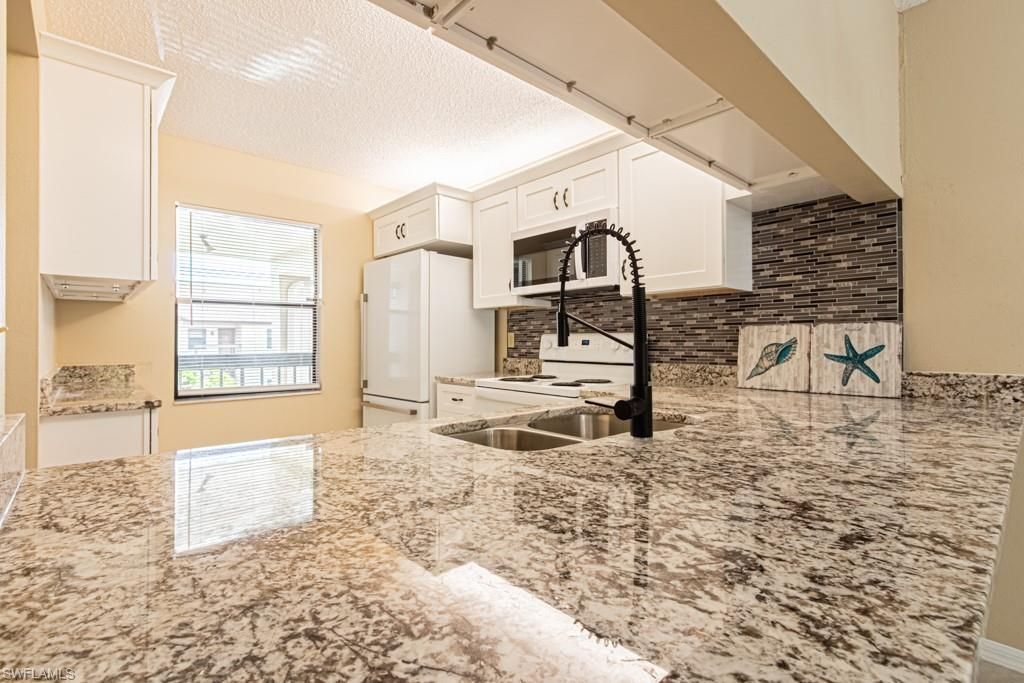 9275 Lake Park Dr, Unit 204, Fort Myers, FL 33919 Photo