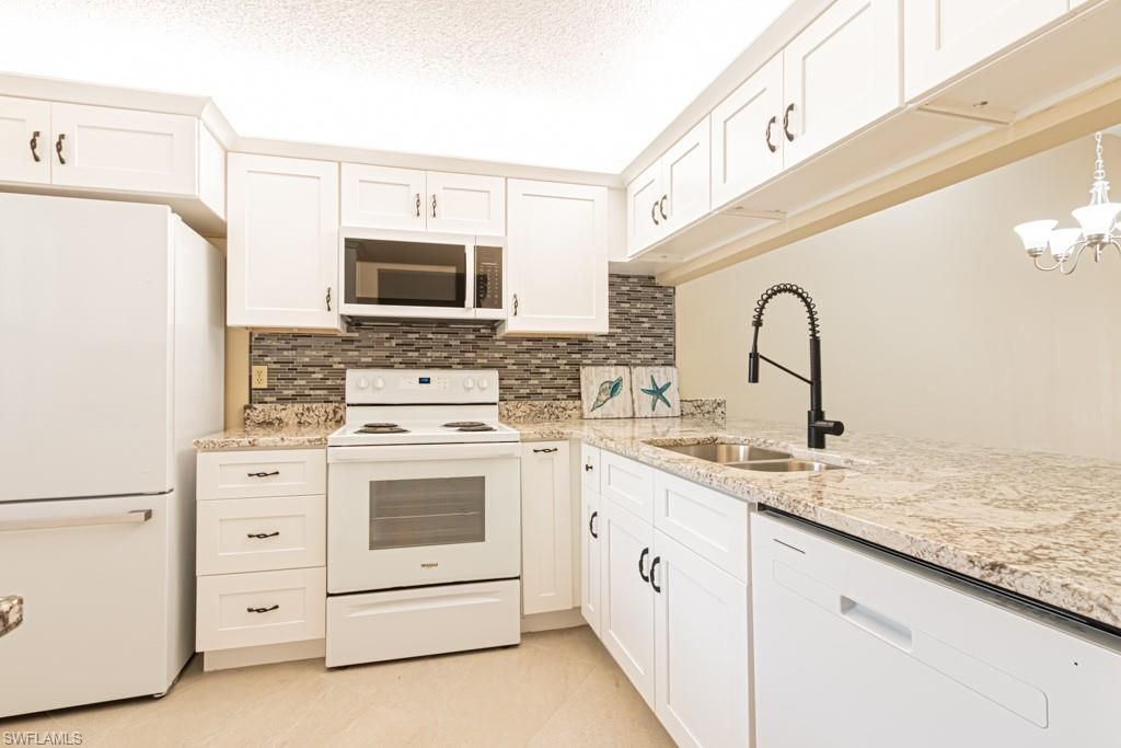 9275 Lake Park Dr, Unit 204, Fort Myers, FL 33919 Photo