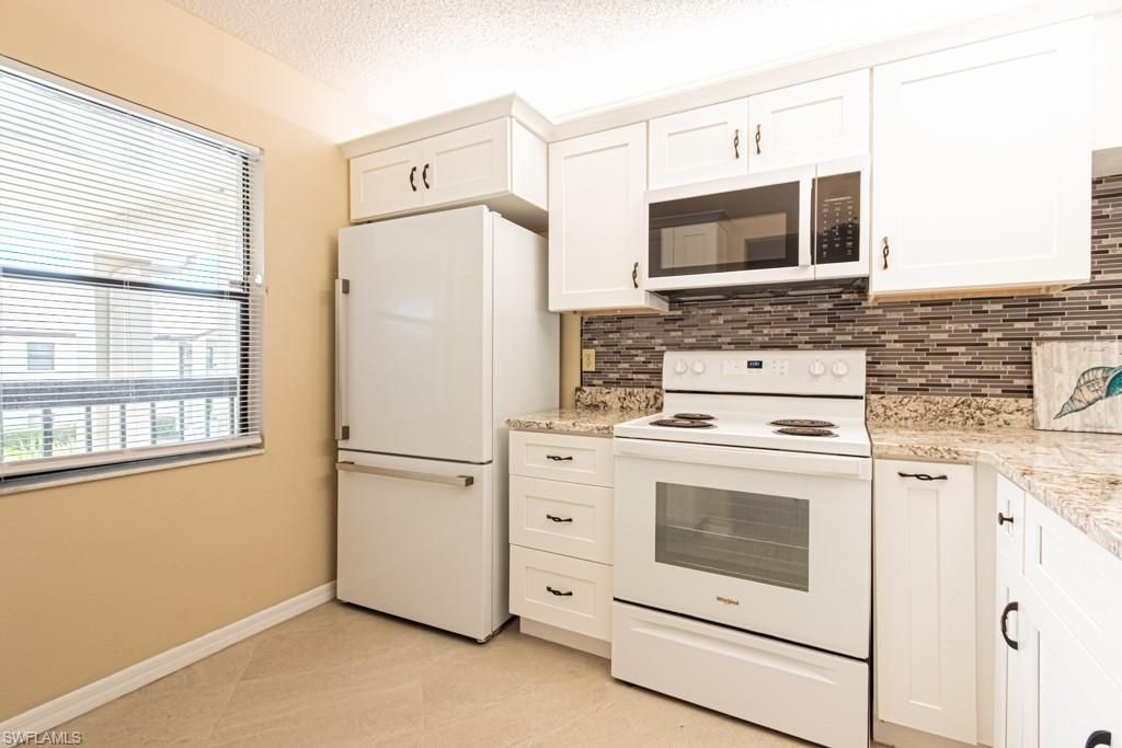 9275 Lake Park Dr, Unit 204, Fort Myers, FL 33919 Photo