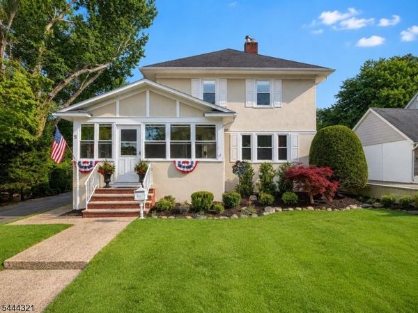 5 Madison Hts, Wyckoff, NJ 07481