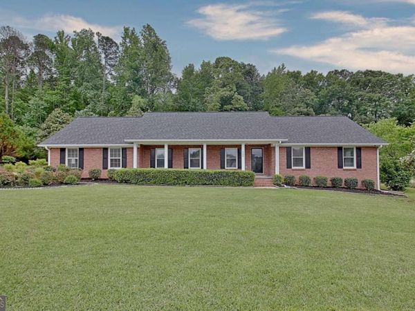 105 Walden Way, Fayetteville, GA 30214