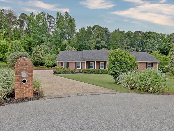 105 Walden Way, Fayetteville, GA 30214